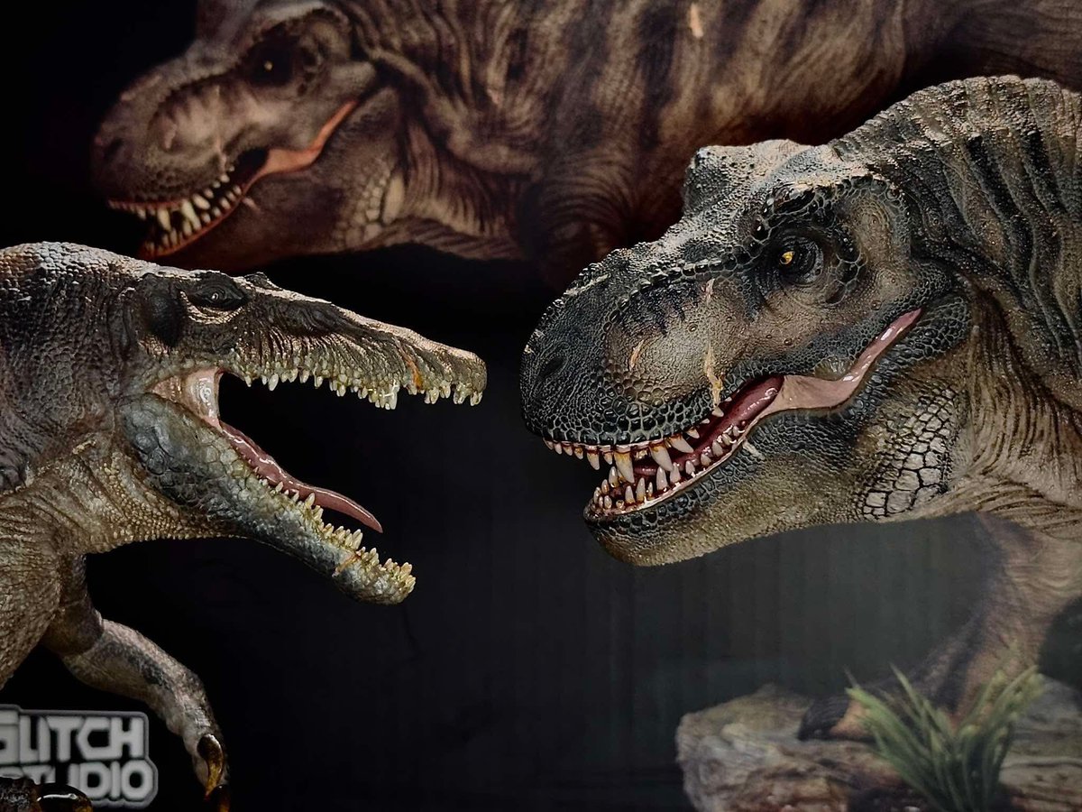 Clash of titans! 🔥
#JurassicWorldRebirth #JurassicWorld #Spinosaurus #Tyrannosaurus #dinosaur #statue #figure #art #PhotographyIsArt #Glitchstudio