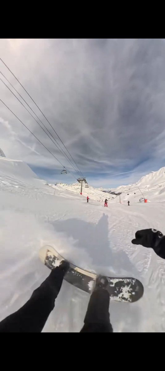 tplulibr's tweet photo. @cpasdeslol_X Après une analyse à froid de la video, je pense que le vieux il ferait mieux de retourner au vin chaud. Soyez zen sur les pistes ! Et profitez bien de la neige. https://t.co/cz2MQEHvLK