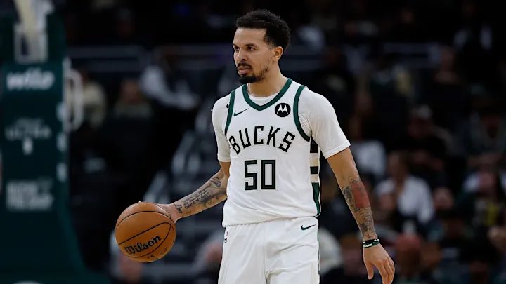 Los Milwaukee Bucks envian a Cole Anthony y an Amir Coffey a los Phoenix Suns a cambio de Nick Richards y Nigel Hayes-Davis.

Los 4 contratos expiran al final de la temporada 👀.