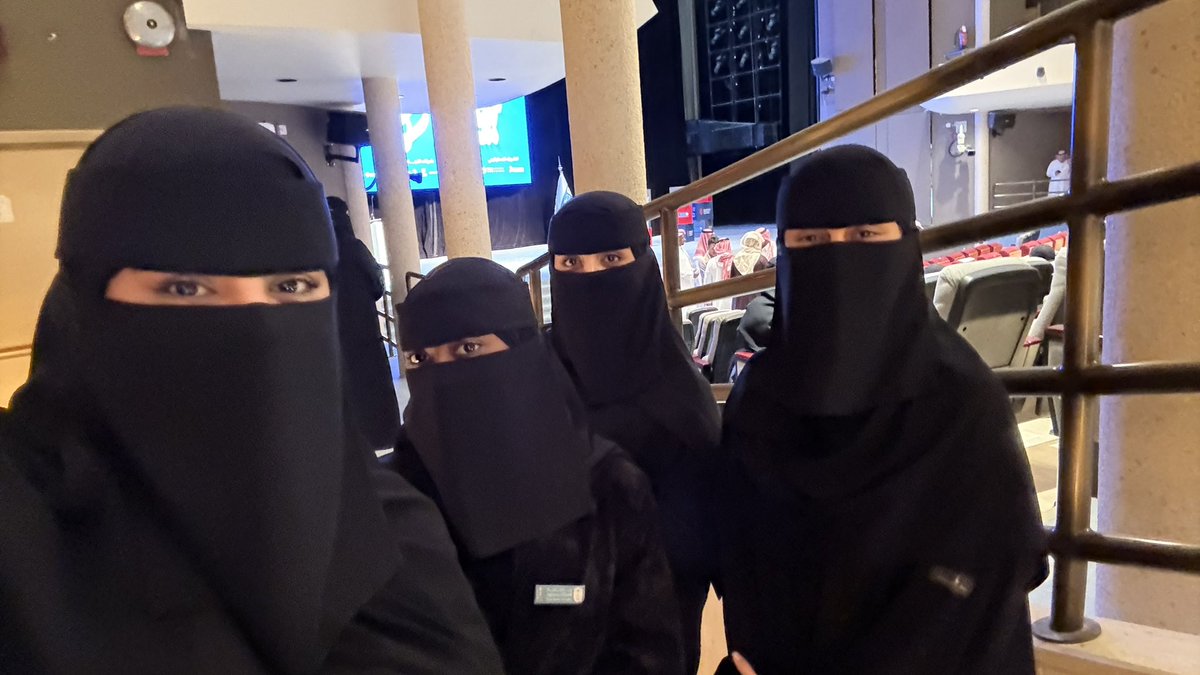 or_9mh's tweet image. اول ايام الهاكاثون ✅

بداية موفقة باذن الله لي و لفريقي ✨
تشرفنا بلقاء العديد من الخبراء و المتخصصين في مجالات مختلفة من جميع أنحاء المملكة، ولهم جزيل الشكر على جهودهم المبذولة في  الإرشاد 🤍

#EmergencySciencesHackathon  #KingSaudUniversity #EMS #Hackathon