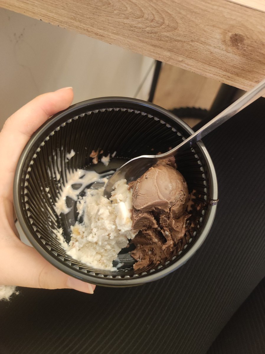 Bu kız sonunda dondurmasına kavuştuuu 💃🏻