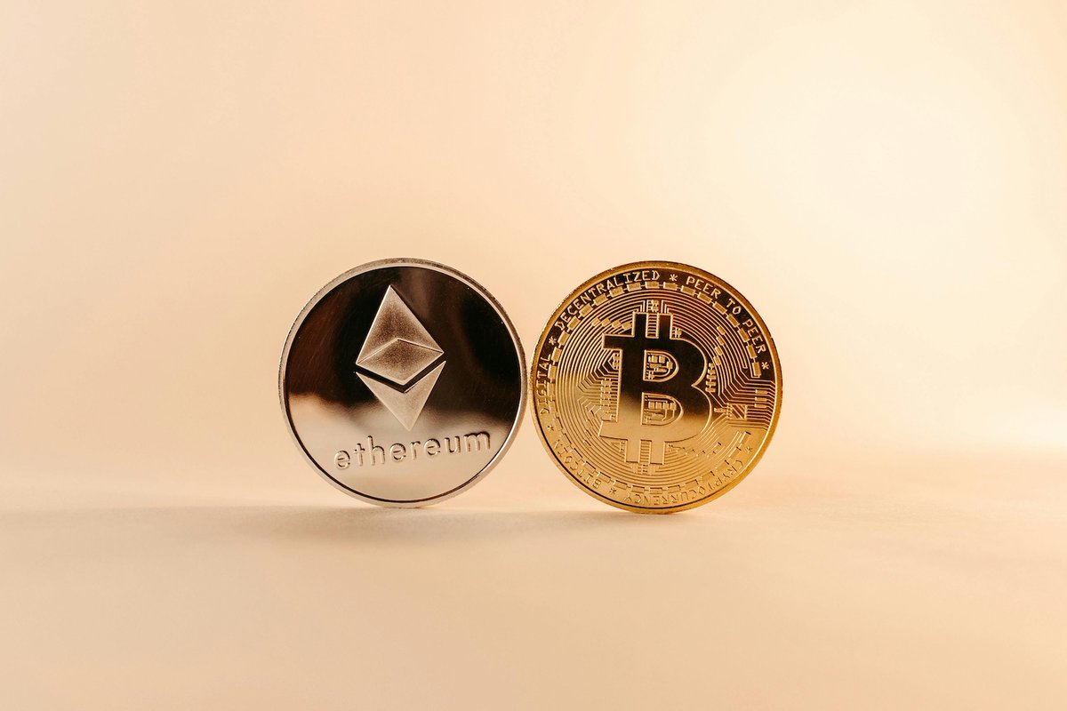 CoinMarketCap's tweet photo. LATEST: 📊 XRP traders remain more optimistic than Bitcoin and Ethereum holders, according to Santiment, with sentiment scores at 2.19 for XRP versus 1.08 for ETH and 0.80 for BTC. https://t.co/bLCOYqEpao