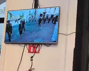 GildoGarzaMx's tweet photo. #México | Así permanecen las calles aledañas al Teatro de la República, donde en unos minutos @Claudiashein encabezará la ceremonia por el 109 aniversario de la Constitución de 1917 en #Querétaro
No se ve a ninguna autoridad estatal “prohibiendo accesos”: el control del perímetro y los cierres están a cargo del Estado Mayor y la logística federal.