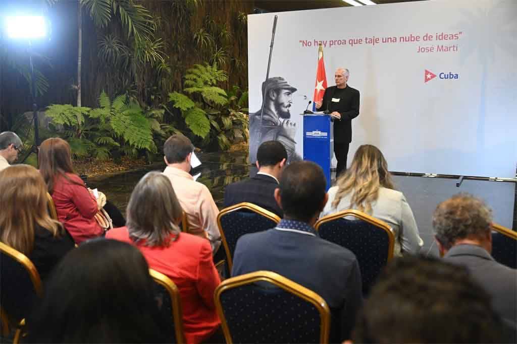 ivanc73's tweet photo. Ahora mismo: "Les puedo asegurar, con todo sentido de la responsabilidad, que Cuba no está sola." 
@DiazCanelB 
#Cuba #CubaEstáFirme #CubaNoEstáSola https://t.co/xaxmojZEhR