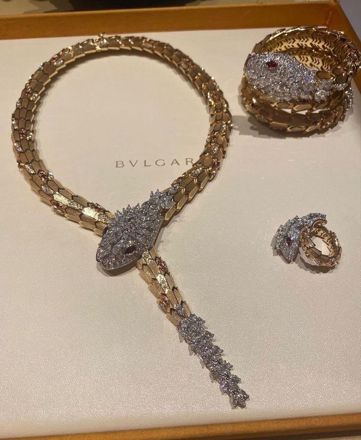 1leio's tweet photo. BVLGARI https://t.co/oeB6uyIYfj