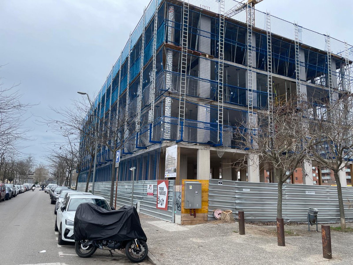 revistalanimfa's tweet photo. Properes promocions de pisos de protecció oficial en règim de lloguer al nostre barri

Una de les obres més avançades s’està construint actualment al carrer Agudes de Can Gibert i tindrà 50 habitatges

Llegeix-ho a https://t.co/y2Hjde5j82
https://t.co/BPCaRBPhAC https://t.co/rQprs6U0G4