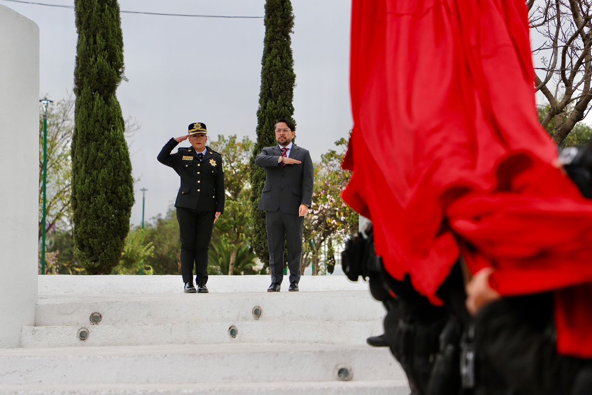 daniel_ser's tweet image. En el marco del 109 aniversario de la Constitución Política de los Estados Unidos Mexicanos, llevamos a cabo la promulgación del Bando Municipal de Cuautitlán Izcalli 2026. 🗣️🇲🇽

Junto al cuerpo edilicio, rendimos honores a nuestra bandera y presentamos este documento que rige la…
