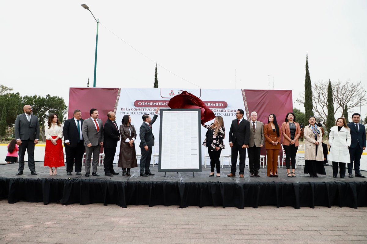 daniel_ser's tweet image. En el marco del 109 aniversario de la Constitución Política de los Estados Unidos Mexicanos, llevamos a cabo la promulgación del Bando Municipal de Cuautitlán Izcalli 2026. 🗣️🇲🇽

Junto al cuerpo edilicio, rendimos honores a nuestra bandera y presentamos este documento que rige la…