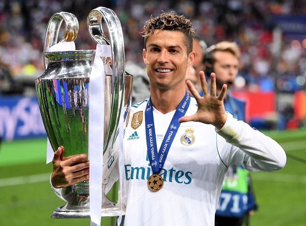 VSportsTM's tweet image. Cristiano Ronaldo 🇵🇹 cumple 41 años. Algún día contaremos que lo vimos jugar y que marcó una era dorada en el fútbol mundial. El gol como ambición perpetua e infinita. La perseverancia como hoja de ruta. Talento y entrenamiento. Ojo de tigre. MEGACRACK.