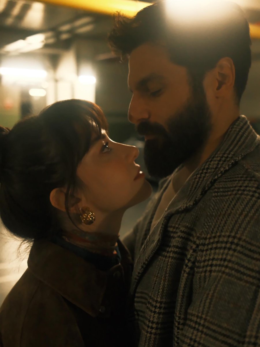 #SerkanÇayoğlu, eşi #ÖzgeGürel'in doğum gününü bu paylaşımıyla kutladı: "İyi ki doğdun karıcım, sen gül diye her şey."