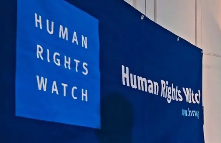 فضيحة مدوّية :

#الإمارات استخدمت قاعدة جوية في أم جرس شرقي تشاد، تحت "غطاء إنساني" لتزويد قوات الدعم السريع بالأسلحة.

(هيومن رايتس)

-