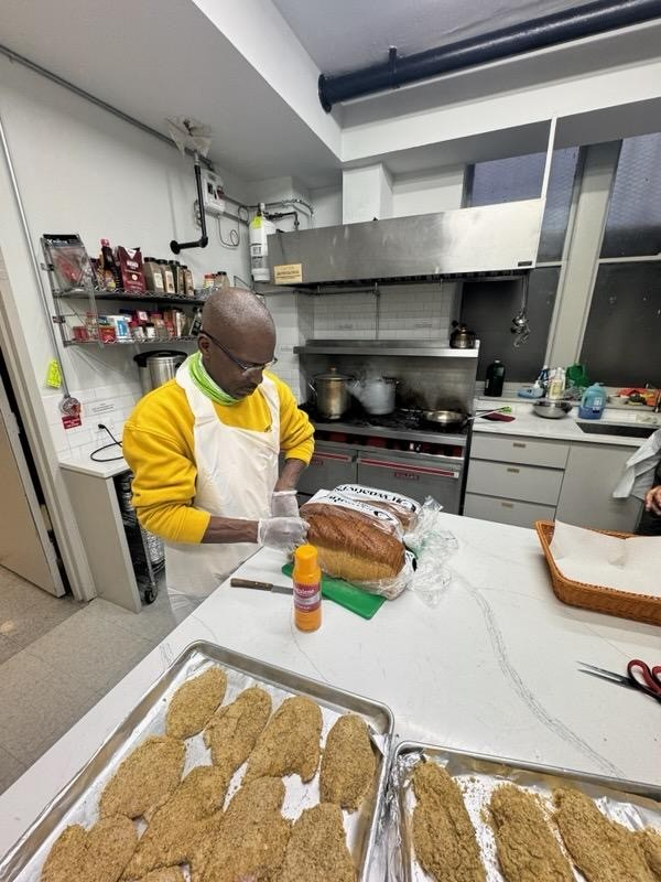 nyccja's tweet photo. It was a CJA takeover at the Holy Trinity Neighborhood Center last Saturday with staff from Queens Supervised Release prepping, cooking, and serving meals for neighborhood guests with the kind of care and attention that QSR does best
https://t.co/t1ogL7JLvw