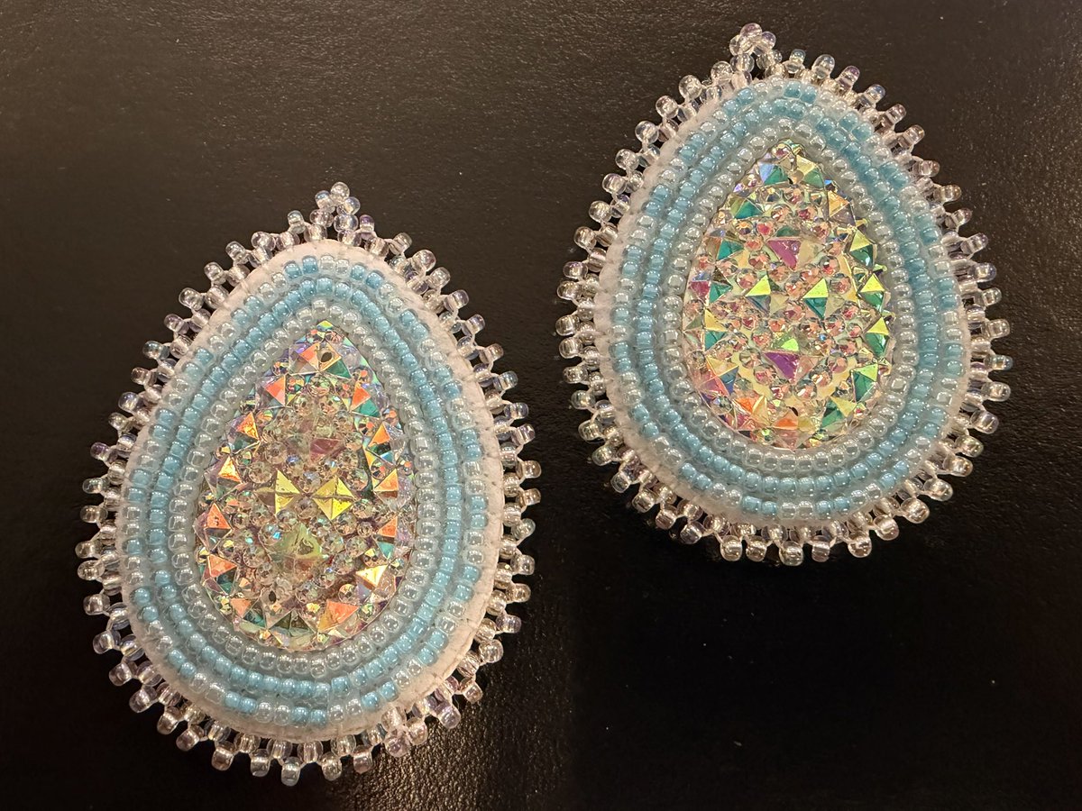 nerdyaunty92's tweet photo. So proud of how these turned out 🥰
#beading #beadwork #nativebeading https://t.co/EzLfdldFT1