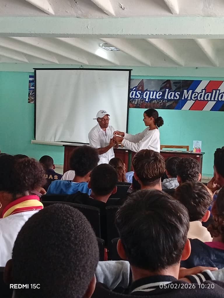 Magdeyvis11's tweet photo. Actividad complementaria de #Salud y #Sexualidad #EIDE #SanctiSpiritusEnMarcha @AlexisLorente74 @LaidaliS58962 https://t.co/9KmOSLqH7I