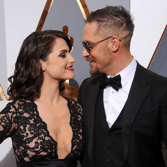 Tom Hardy’s Dating History ❤️

1999 — Linda Park (23yo)
2000 — Linda Park (24yo)
2001 — Linda Park (25yo)
2002 — Linda Park (26yo)
2003 — Linda Park (27yo)
2004 — Linda Park (28yo)

2005 — Rachel Speed (22yo)
2006 — Rachel Speed (23yo)
2007 — Rachel Speed (24yo)
2008 — Rachel