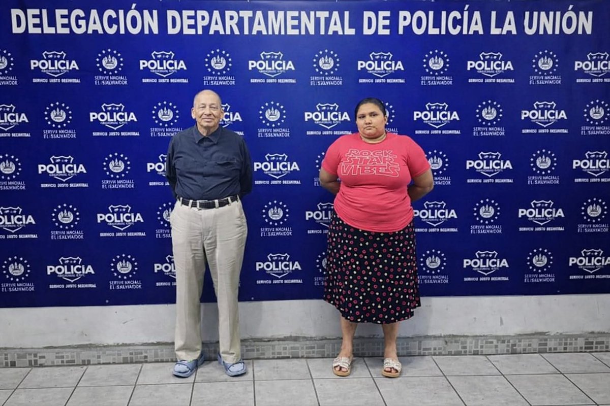 #ELSALVADOR CAPTURAN A “EL APÓSTOL SANTIAGO”

La PNC detuvo en la frontera El Amatillo a Santiago Cruz Zúñiga, alias “Apóstol Santiago”, y a Lidia Maldonado, ambos hondureños, acusados de tráfico ilegal de personas.
