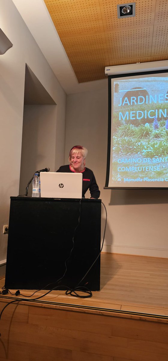 CaminoComp90636's tweet photo. Ciclo de conferencias del Camino de Santiago Complutense, con la actuación del grupo Vagalume.  La conferencia «Jardines medicinales en el Camino de Santiago Complutense», fue impartida por Manuela Plasencia Cano, licenciada en Farmacia y profesora asociada de la UAH. https://t.co/3qiflAOzFT