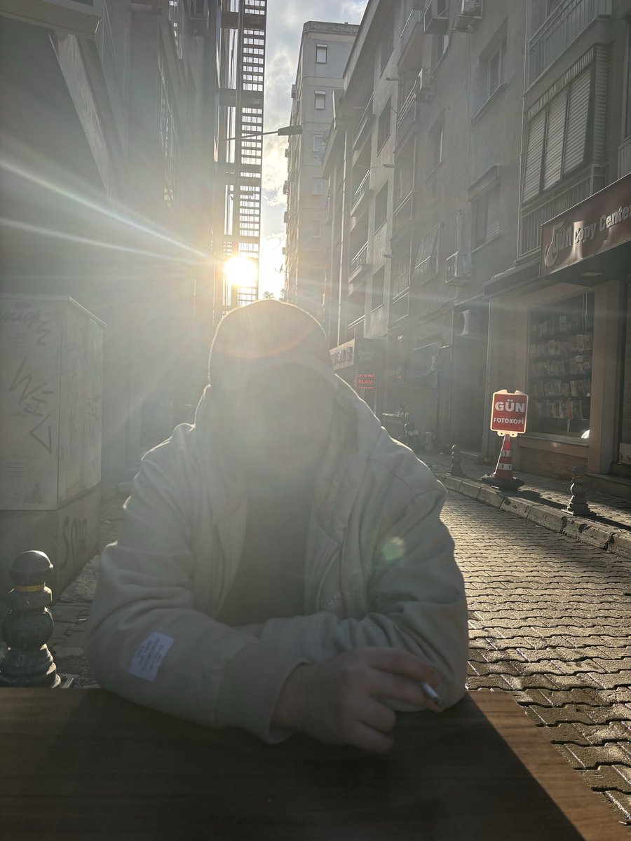 kaanizikov's tweet photo. Aga biz ne zaman hızlı10 oynuycaz ben depresyon bipolar bozukluğa girdim evde saman gibi yaşıyorum mançiro tepesindeki keşişle same life amınakoim https://t.co/uNGI1QQXTX