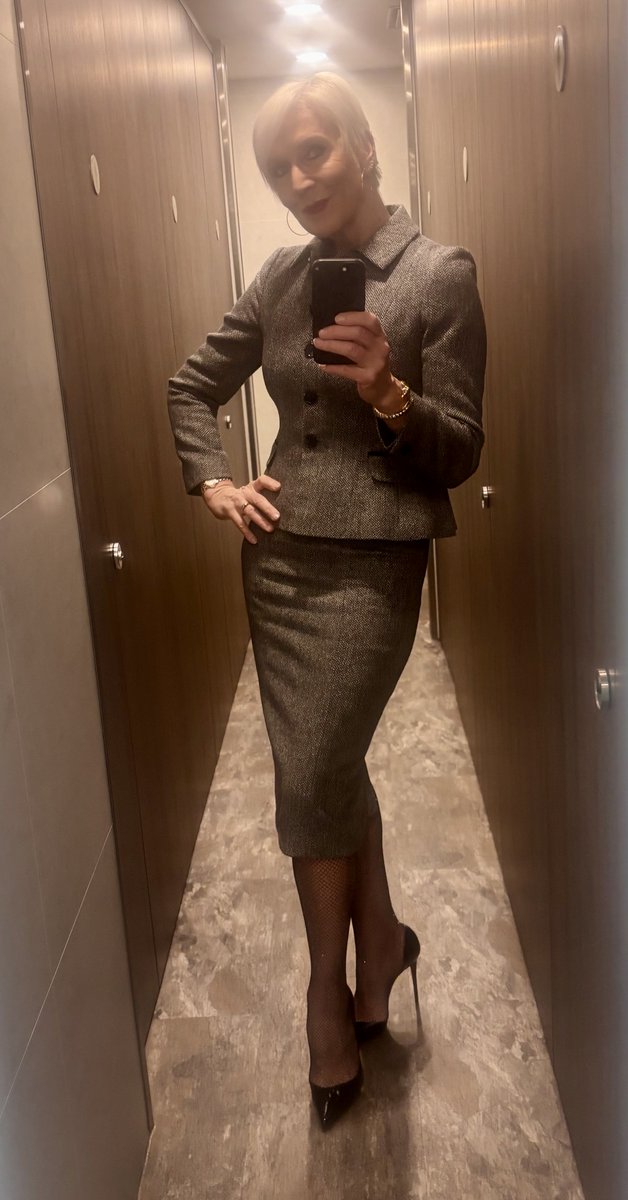 DawnNeesom's tweet image. Proper grown-up mode for today’s ⁦@GBNEWS⁩ with ⁦@tomhfh⁩ 🩶#GBNews #Starmer #Mandelson #Epstein