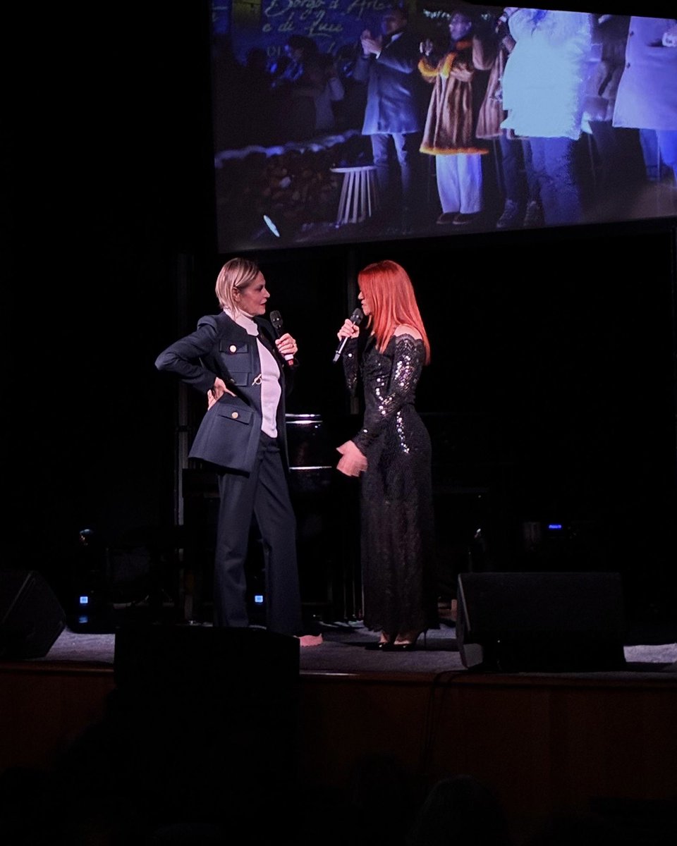 Simo_Ventura's tweet photo. About last night 😍 Siamo partiti alla grande con la 1ª serata di “Voci in scena” @terzigio ♥️, @noemiofficial , #MarcoMancini. E STASERA SI REPLICA 🤩 con Massimo Boldi!
#LimonePiemonte https://t.co/hBklnWIZdb