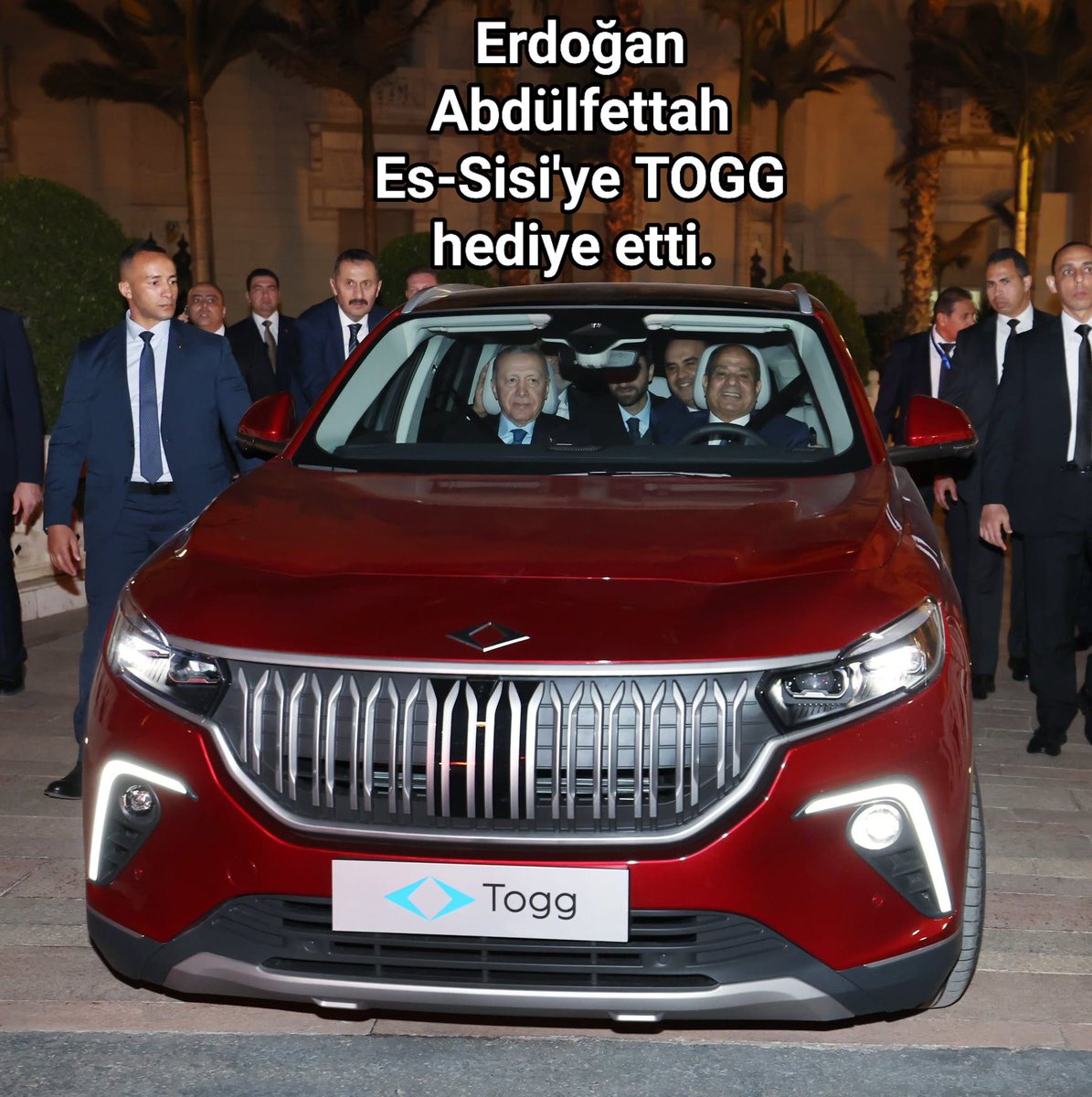 #AkpGiderFelaketBiter 2019 belediye başkanlığı seçiminde Ekrem İmamoğlu kazanırsa sisi kazanacak Gazze düşecek, 5.80 lira civarında olan motorin, benzin 20 lira olacak, 5.60 lira olan dolar 25 lira olacak diyen ve devamında
"katil, zalim, darbeci" asla barışmam 😄😄