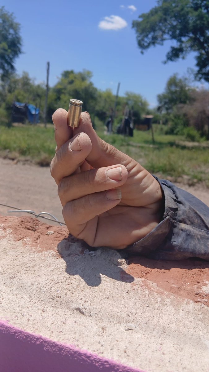 Le dispararon un tiro al camión de Samepp que está repartiendo agua en la chacra 214 , una vergüenza !!!
