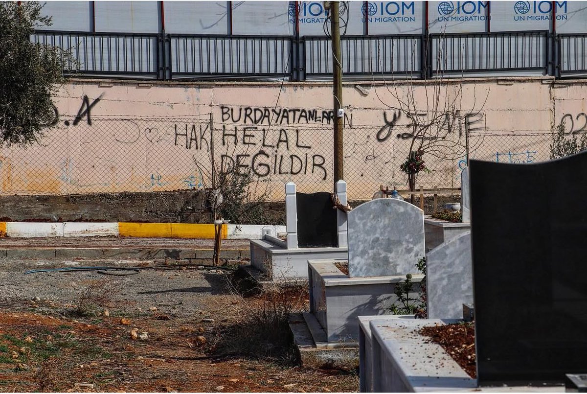 “Burada yatanların hakkı helal değildir.” 

Semsûr/ Deprem