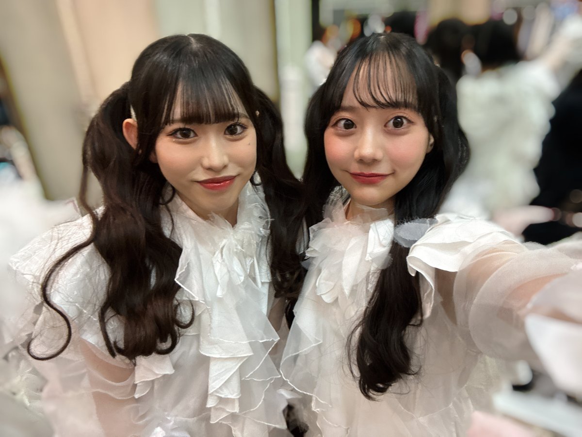 #アリスの翼 6日目、無事終演いたしました🪽
ご来場くださった皆さま、本当にありがとうございます🌼

残りあと4ステージ！
あっという間ですね…😮

最初はちょっとだけ恥ずかしかった
高めのツインテールも、
気がつけば逆に、
高いほどテンションが上がる体になっちゃいました🙌