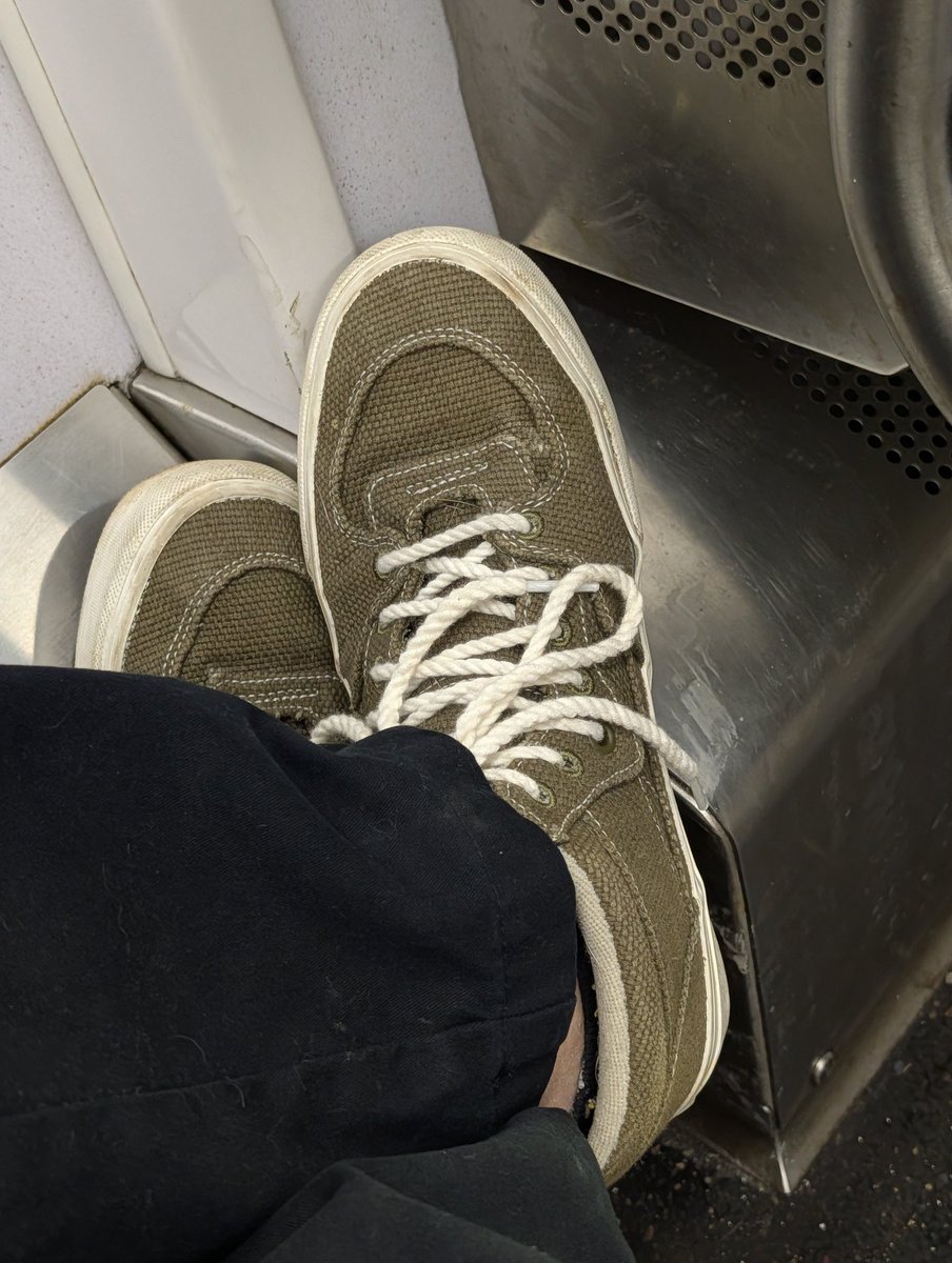 ShirleyImMilk's tweet photo. Dontcha love when you find a pair of shoes you've overlooked? And they're vegan. Made from hemp and cotton. Even the adhesive for the sole is vegan. Nice. And comfortable.
#VansHalfCab #ExSkater #GoofyFoot
@_BLShelton @mylaststand_org @CPVAN333 @quake69 @thehungrysheen https://t.co/PrStxt7Leu