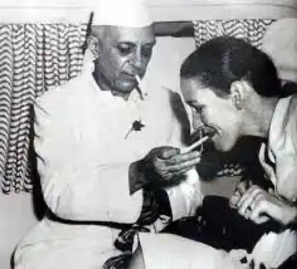 divya_gandotra's tweet photo. Nehru chacha desh ko superpower bnate hue 😍♥️ https://t.co/42Ls8IWZJr