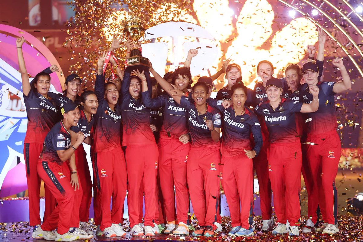 MaheshJain68174's tweet photo. Twitter has changed the like ❤️ button to celebrate WPL Final win of RCB against Delhi Capitals. 

🏆 RCB WIN 2ND WPL TITLE TROPHY 🏆 

CONGRATULATIONS RCB AND CAPTAIN SMRITI MANDHANA and Georgia voll for Superb innings.

lets check and enjoy ❤️
#WPLFinal #WPL26 #RcbvsDC