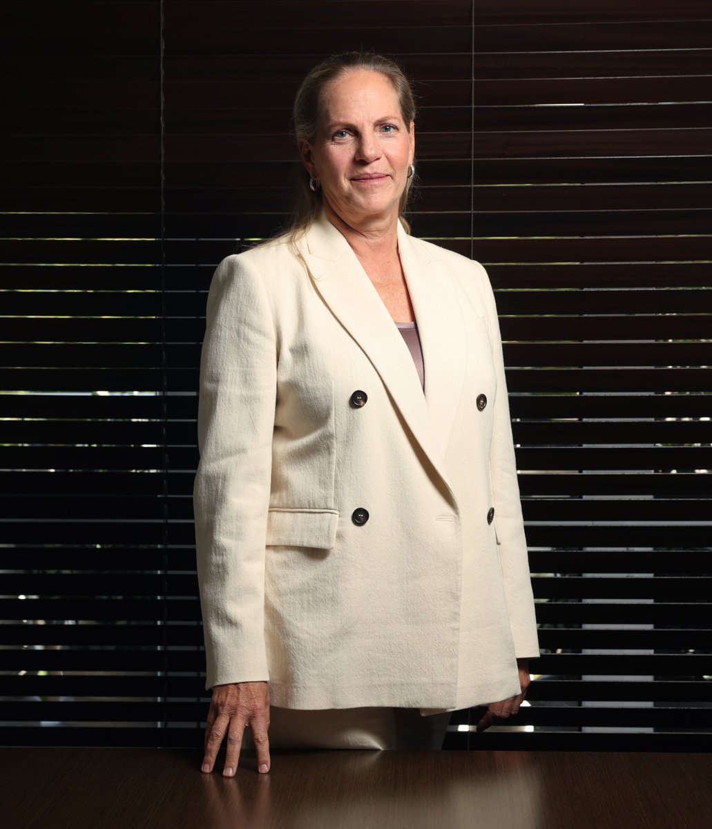 ¡CACERÍA HUMANA! 😵
"Gracias, Esptein. Una cacería emocionante... Increíble el masculino viejo, fue una cacería increíble. Mis banqueros deberían tener cuidado..."

Ariane de Rothschild, banquera y obviamente parte de la familia mas poderosa del mundo, forma parte de los