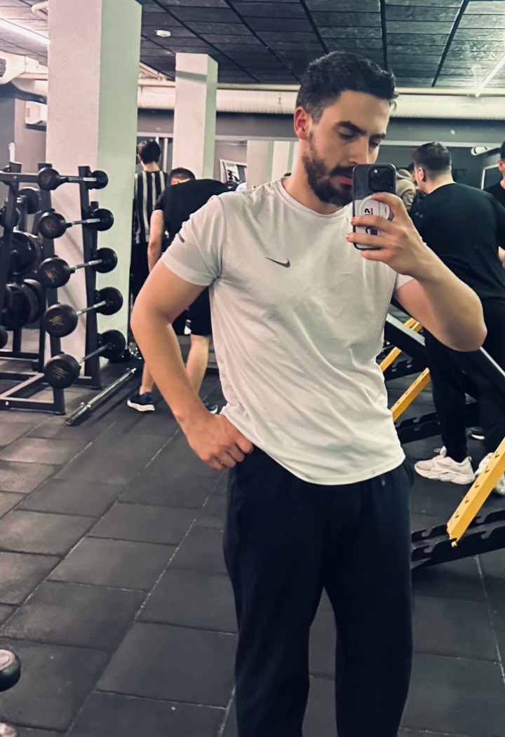 Eşofman ve spor yapan Merdo yakışıklılığı😍🔥