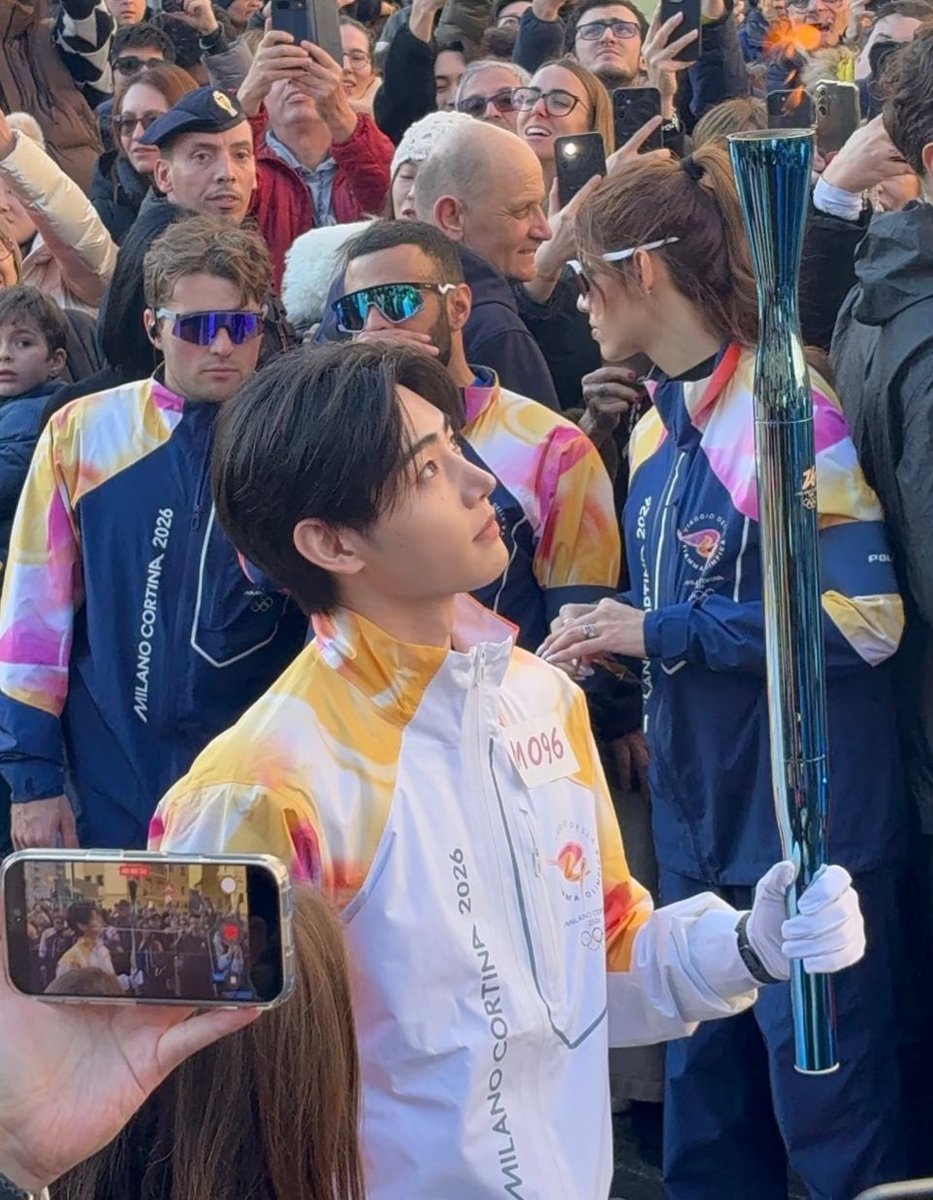isahskx's tweet photo. AI QUE LINDINHO😭 https://t.co/QqZSOvAUXg