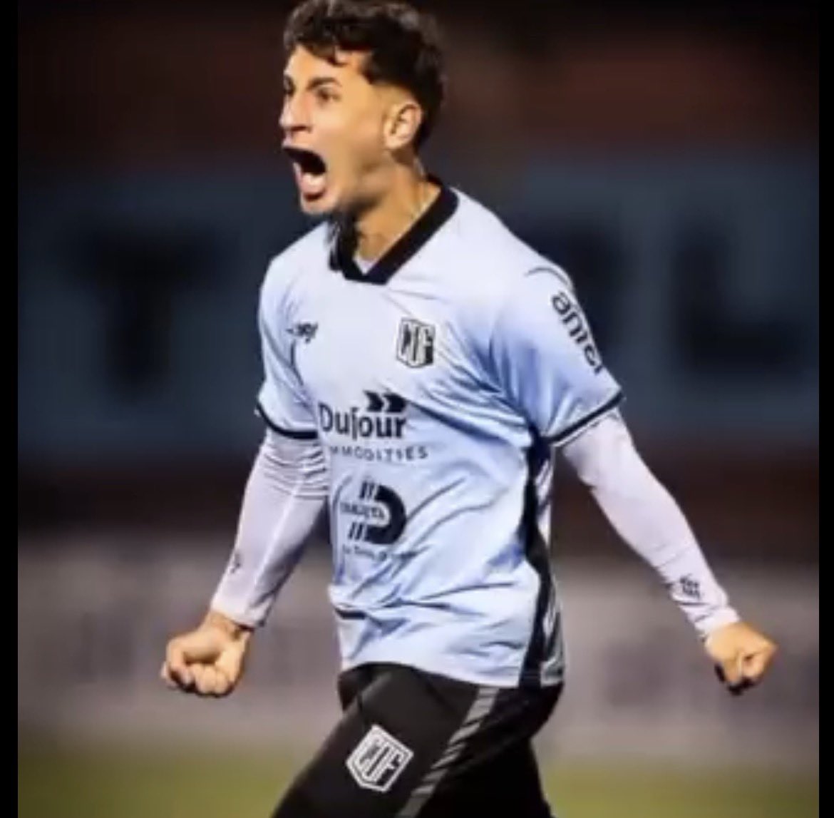 Ramplense1914_'s tweet photo. #RAMPLA

 ALTA 🔴🟢

Emiliano Aires.

Lateral derecho - 24 años

Último club: Oriental de la Paz

#VamosRampla https://t.co/UrvofcGFdD