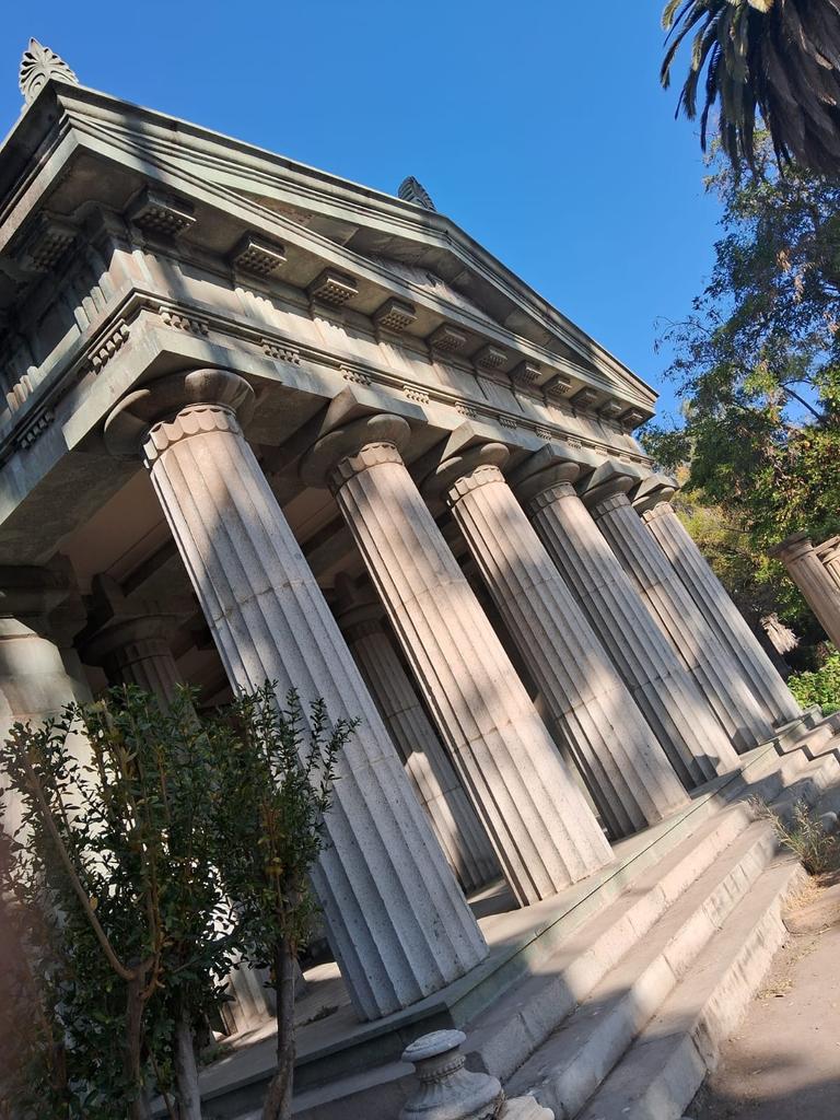 CCHYPF's tweet photo. CEMENTERIO GENERAL DE SANTIAGO, PARTE I 🪦

Estos bellos registros de 2025 corresponden a Sebastián Saez 📸, muchas gracias por compartir. ✨️

#CementeriosChilenosYPatrimonioFunerario #CementeriosChilenos #NecrópolisChilenas #CementerioGeneral #CementerioGeneralDeSantiago https://t.co/VidBKUGE6M