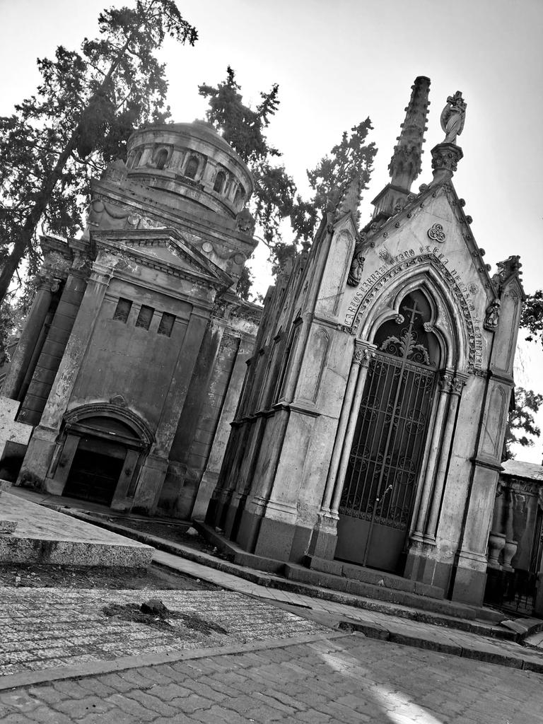 CCHYPF's tweet photo. CEMENTERIO GENERAL DE SANTIAGO, PARTE III 🪦

Más registros de Sebastián Saez 📸, durante su visita a este #camposanto. ⚰️

Gracias por compartir. ✨️

#CementeriosChilenosYPatrimonioFunerario #CementeriosChilenos #NecrópolisChilenas #CementerioGeneral https://t.co/BlgCnOWmTU
