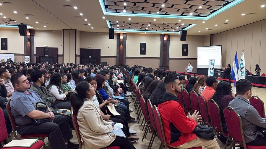 #Nacionales La Feria de Oportunidades de la CCIC reafirma su papel como puente entre el talento humano y el sector productivo, impulsando el empleo y la economía local con más de 2,500 vacantes disponibles hoy 💼✨
👉 bit.ly/4khnPkN
#CCIC #EmpleoFormal