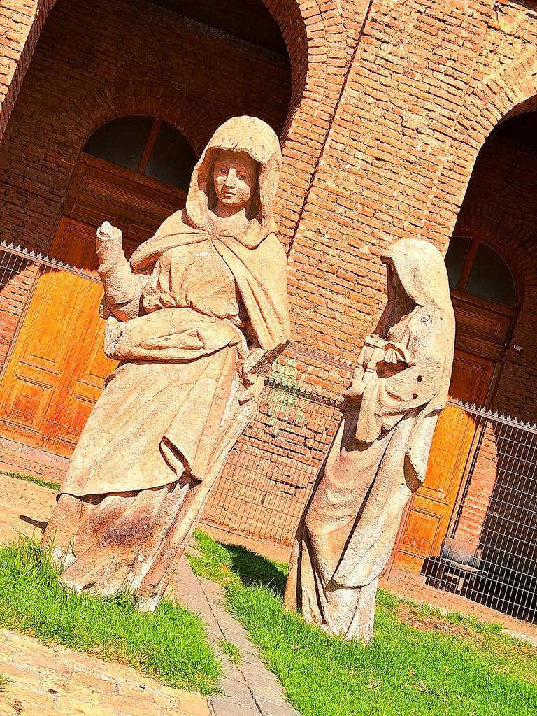 CCHYPF's tweet photo. CEMENTERIO GENERAL DE SANTIAGO, PARTE IV Y FINAL 🪦

Últimas fotos de Sebastián Saez 📸, ¡muchas gracias por compartir! ✨️

#CementeriosChilenosYPatrimonioFunerario #CementeriosChilenos #NecrópolisChilenas #CementerioGeneral #CementerioGeneralDeSantiago https://t.co/F2ANvUEx1h