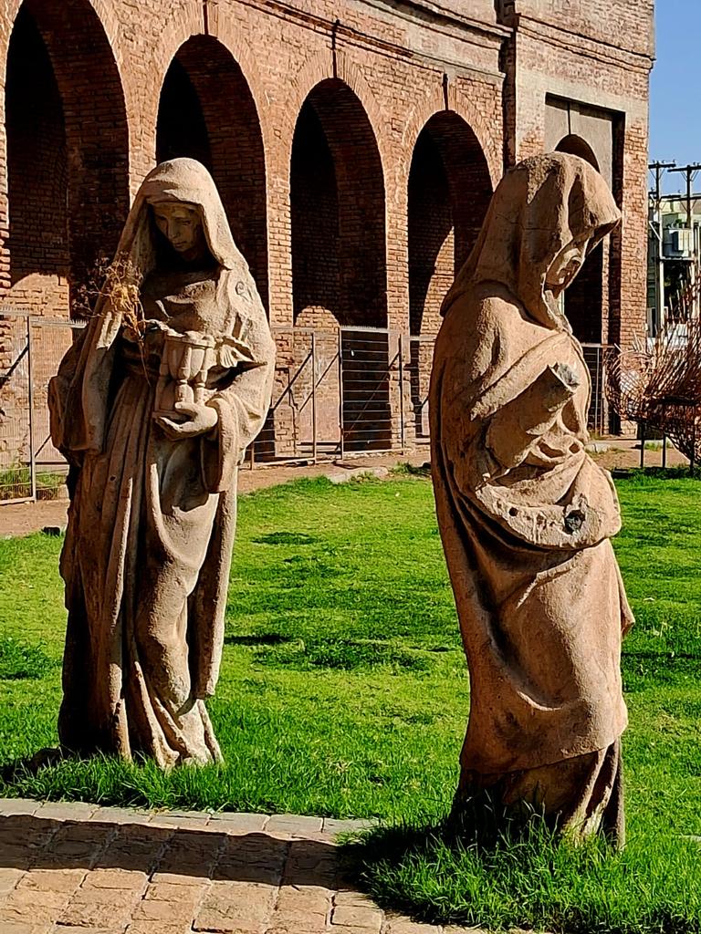 CCHYPF's tweet photo. CEMENTERIO GENERAL DE SANTIAGO, PARTE IV Y FINAL 🪦

Últimas fotos de Sebastián Saez 📸, ¡muchas gracias por compartir! ✨️

#CementeriosChilenosYPatrimonioFunerario #CementeriosChilenos #NecrópolisChilenas #CementerioGeneral #CementerioGeneralDeSantiago https://t.co/F2ANvUEx1h