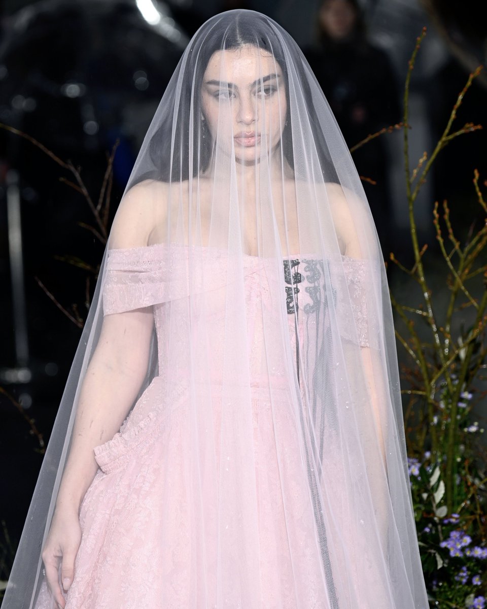 iriptheslitt's tweet image. charli xcx at the london premiere of ‘wuthering heights’