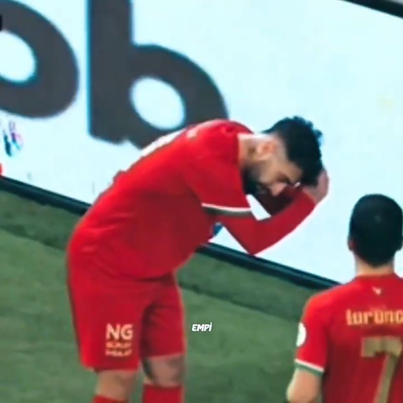 Cinsel uzvu taraftara göstermek: 2 maç 
Saç örmek: 5 maç ceza

Allah da sizin belanızı versin