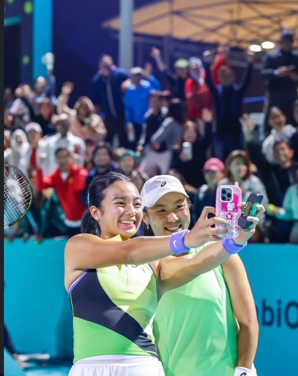 Alex Eala 🇵🇭 and Janice Tjen 🇮🇩 dominating 6-3, 6-3 Bucsa/Zhang to advance to the semi-final in the doubles of the Abu Dhabi Open.