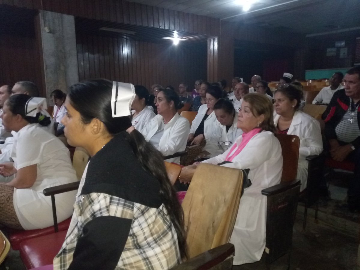 🏥En curso: Reunión de Jefes de Servicio y Jefes de Sala del #HospitalGuevara para dar seguimiento a las medidas ante la situación energética del país #CubaPorLaVida <a href="/MINSAPCuba/">Ministerio de Salud Pública de Cuba</a> <a href="/LorenzoOsbel/">Osbel Lorenzo</a> <a href="/YelenysLasTunas/">Yelenys Tornet Menéndez</a> <a href="/DtorDgsTunas/">Director General de Salud Las Tunas</a> <a href="/DirGestionTunas/">Directora de Gestión Sanitaria DGS Las Tunas</a> <a href="/cuadrosdgsltu/">Cuadros DGSLasTunas</a> <a href="/ORSerranoB/">Orlando Rafael Serrano-Barrera</a> <a href="/itamayo1990/">Idemaro Tamayo</a>