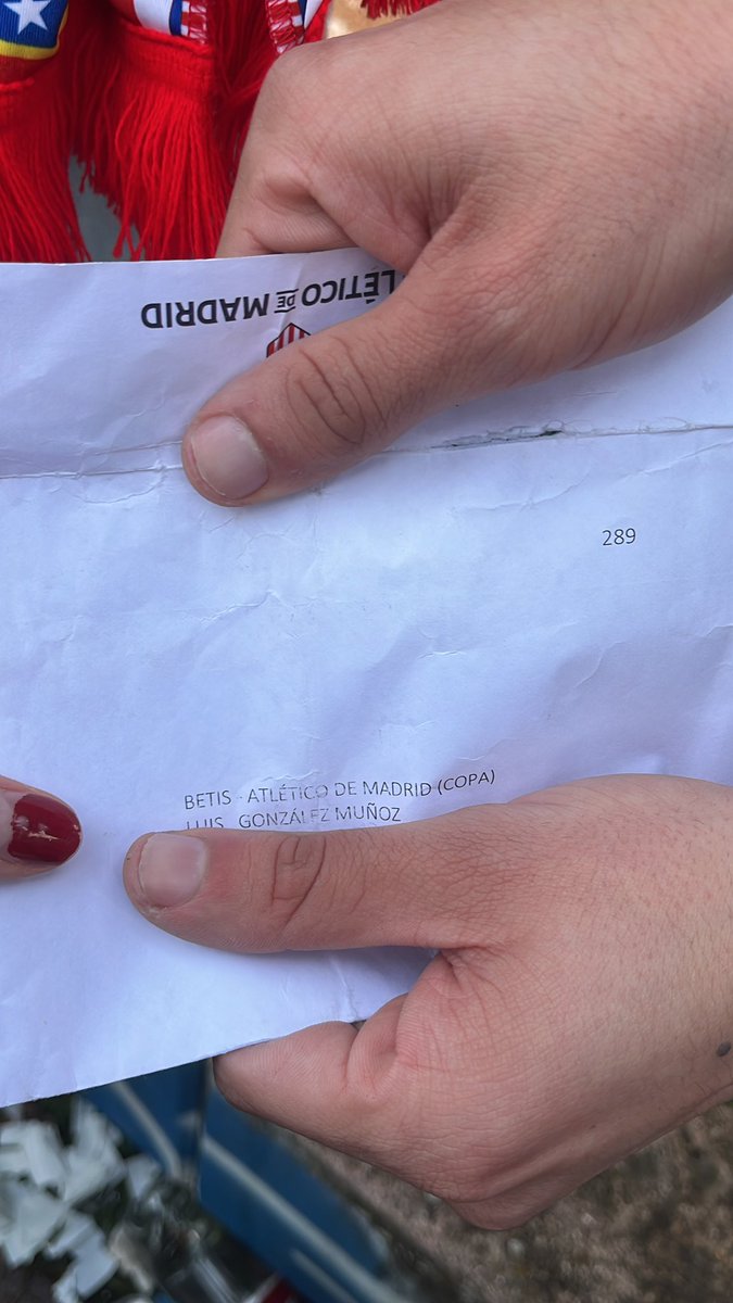 Entrada visitante perdida, está en bar la bola
RT