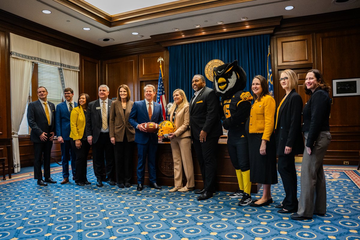 kennesawstfb's tweet photo. 𝐊𝐒𝐔 𝐃𝐀𝐘 𝐀𝐓 𝐓𝐇𝐄 𝐂𝐀𝐏𝐈𝐓𝐎𝐋

📸 https://t.co/qhXJFMRSHZ https://t.co/qWbyUvkG3O