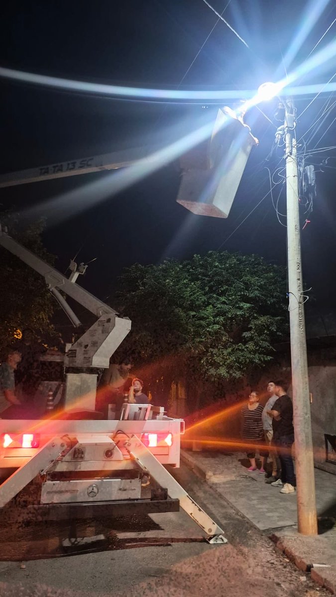 🌳✨ ¡Limpiamos plazas y recuperamos espacios públicos en el B• San Martin nuestro barrio! Con la colaboración de <a href="/municipalidadlr/">Municipalidad de La Rioja</a> mejoramos la iluminación. Es un orgullo ver cómo juntos transformamos el lugar donde nací. 🙌🏼✅