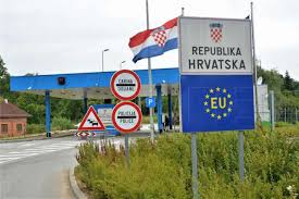 Pametni ljudi uče na tuđim primjerima ... a budale na svojim. 
Novinarčić AvAv je isto tako pošao jednog jutra na PUT, pa rampa na granici, zabrana, pošao je nakon toga na avion da preleti Hrvatsku nakon zabrane ali su mu odbili ukrcaj u avion i naveli mu da se zabrana odnosi i