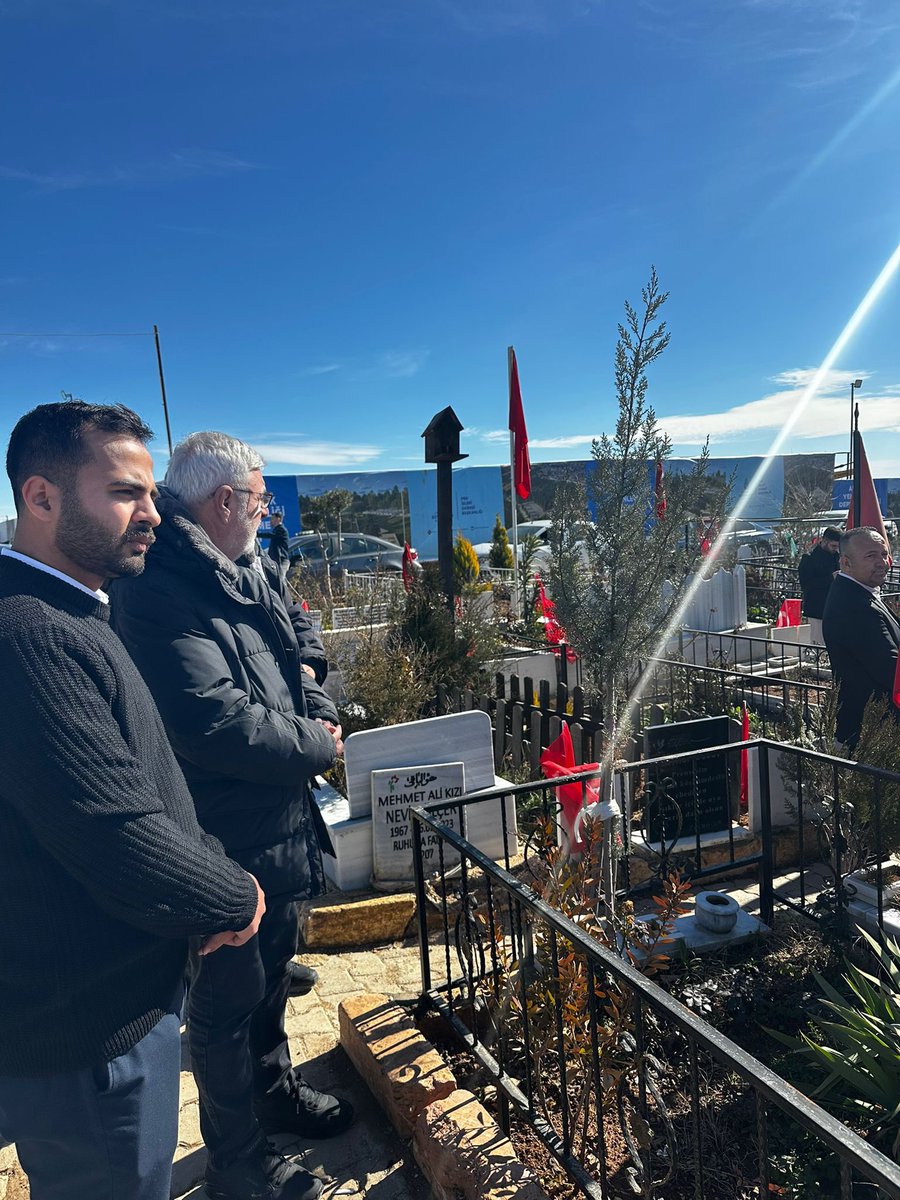 batuhandaskol's tweet photo. Genel Başkanımız Sayın Mehmet Metiner ile birlikte, 6 Şubat şehitlerimizi anma programı kapsamında mezarlık ziyaretlerinde bulunduk. @MetinerBasin @1Mustafakel https://t.co/gM0TvrcV84