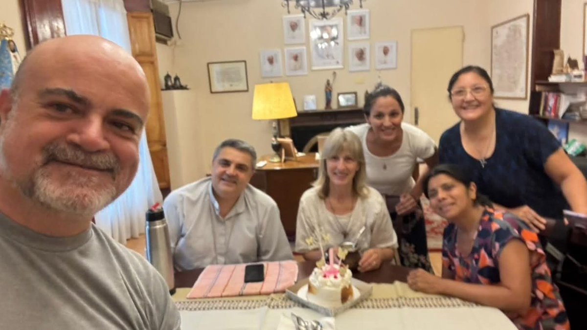 El miércoles 4 de febrero el Padre Obispo <a href="/maximargni/">Maxi Margni</a> mantuvo un encuentro fraterno con las vírgenes consagradas de la diócesis. Un espacio para compartir la realidad y la misión del Orden de las Vírgenes en Avellaneda-Lanus.